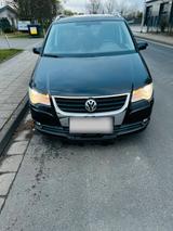 Volkswagen Vw Touran 1.4 TSI Automatik 5 sitzer - Volkswagen Touran mit Benzin-Antrieb: Geländewagen, Automatik