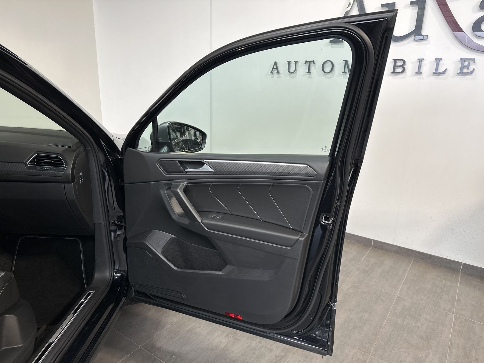 Fahrzeugabbildung Volkswagen Tiguan Allspace 4Motion R-Line NAV+IQ-LIGHT+PANO