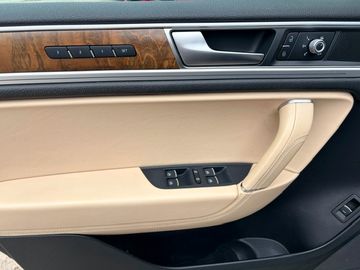 Volkswagen Touareg - 12