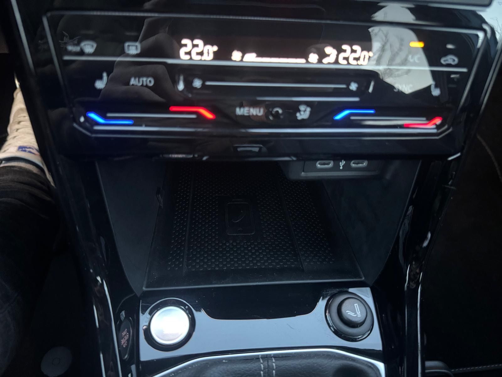 Fahrzeugabbildung Volkswagen T-Cross 1.5 TSI 110 kW R-Line Navi+IQLight+Kamer