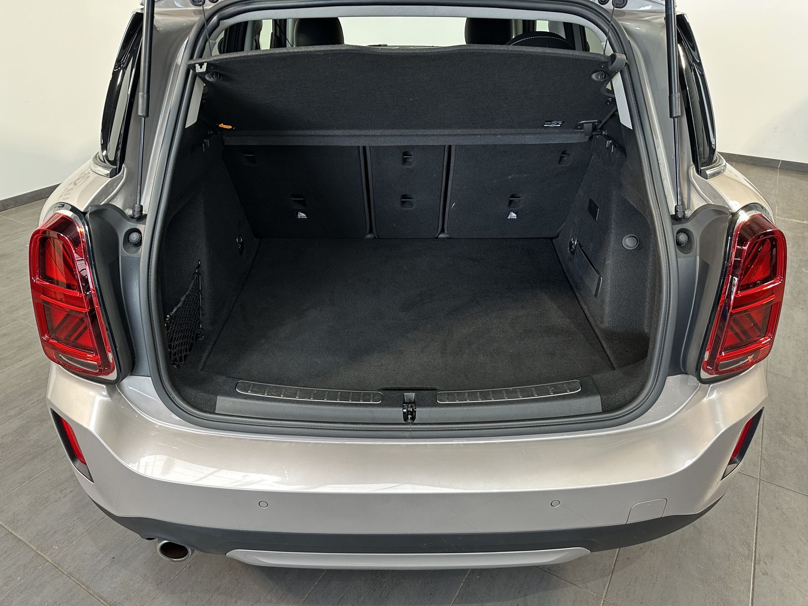 Fahrzeugabbildung MINI Countryman Cooper SE Classic All4 NAV+LED+KAM+MI
