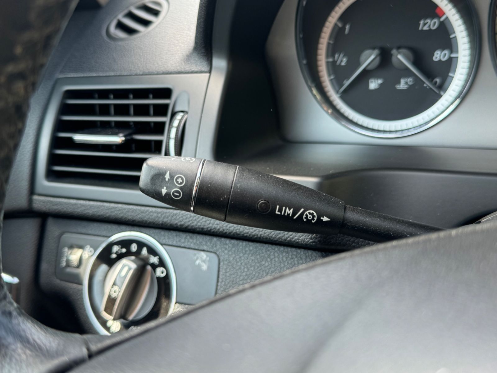 Fahrzeugabbildung Mercedes-Benz C 200 CGI BlueEfficiency/Klimaautom./Tempo.