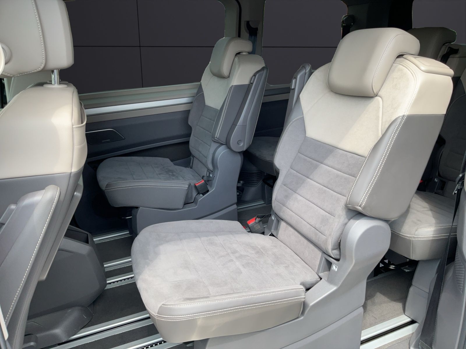 Fahrzeugabbildung Volkswagen T7 Multivan 2.0 TDI Style AHK Matrix Standhzg SH