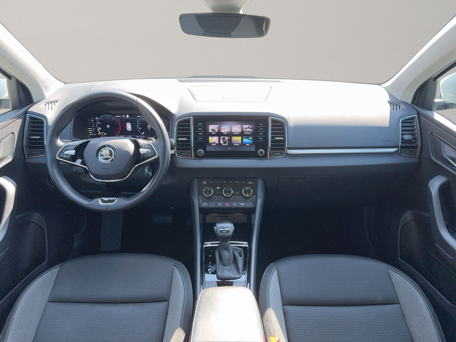 Karoq 2.0 TDI 4x4 Tour, AHK, Navi, RearView, Kes