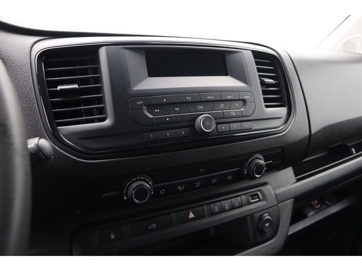 Fahrzeugabbildung Opel Vivaro 1.5 Kasten Edition M Klimaanlage