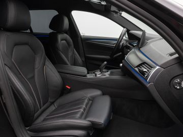 Fahrzeugabbildung BMW 520d M Sport Kamera DAB HiFi Stop&Go Komfort