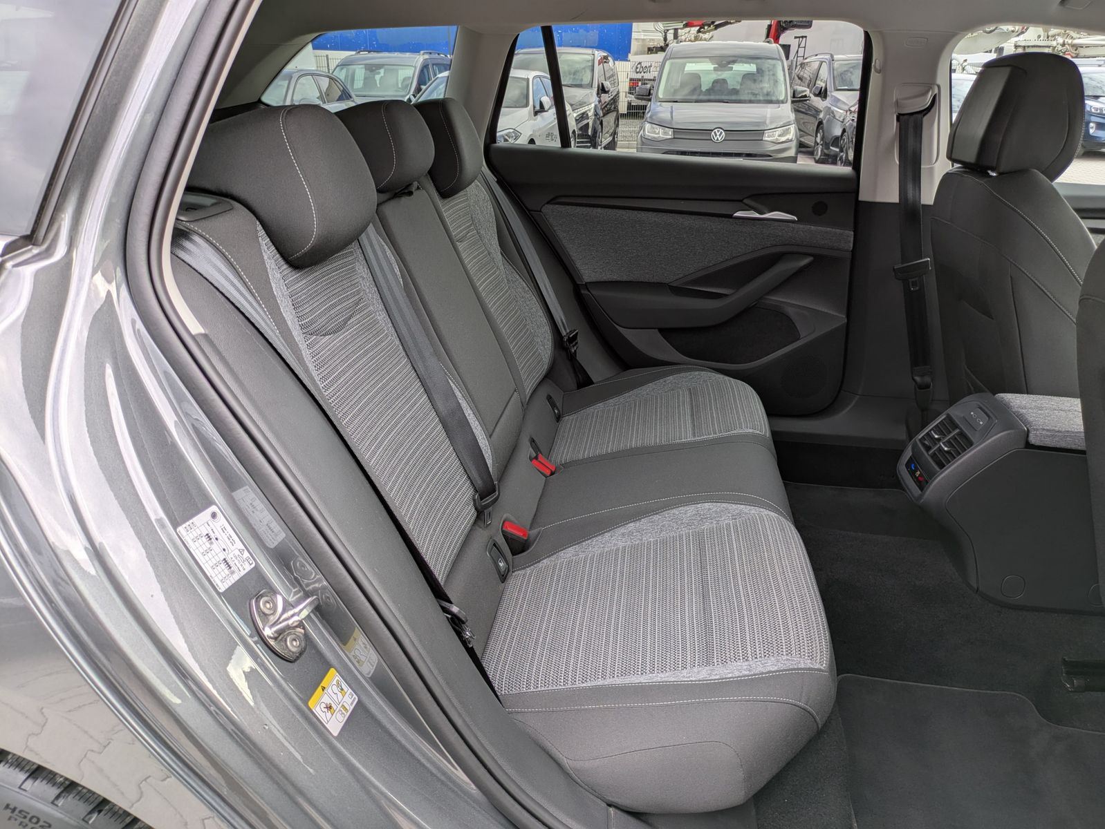 Fahrzeugabbildung SKODA Superb 2.0 TDI 4x4 Selection MATRIX*AHK*5J GAR.