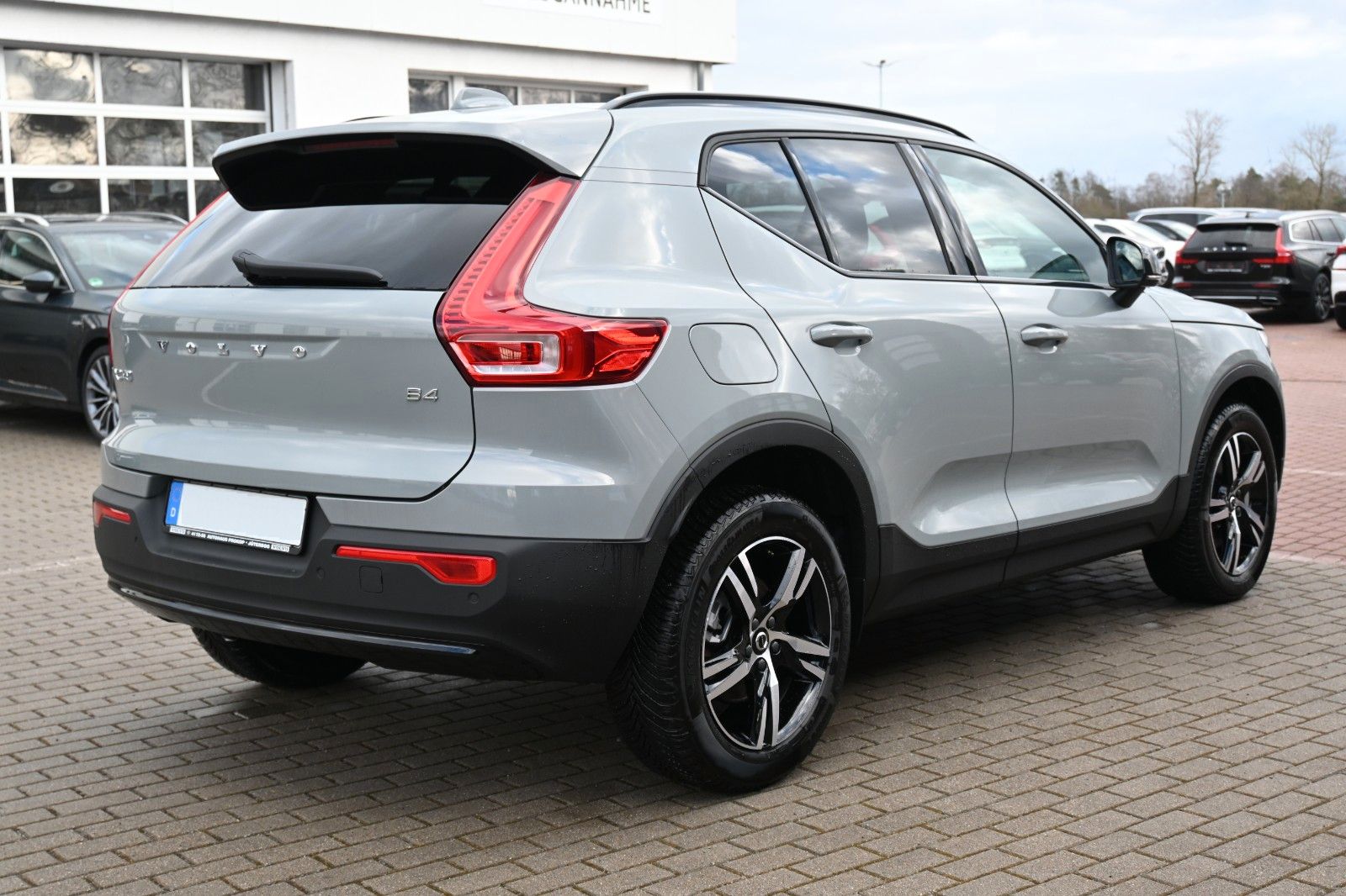 Fahrzeugabbildung Volvo XC40 B4 Benzin DKG Plus Dark*STDHZG*BLIS*ACC