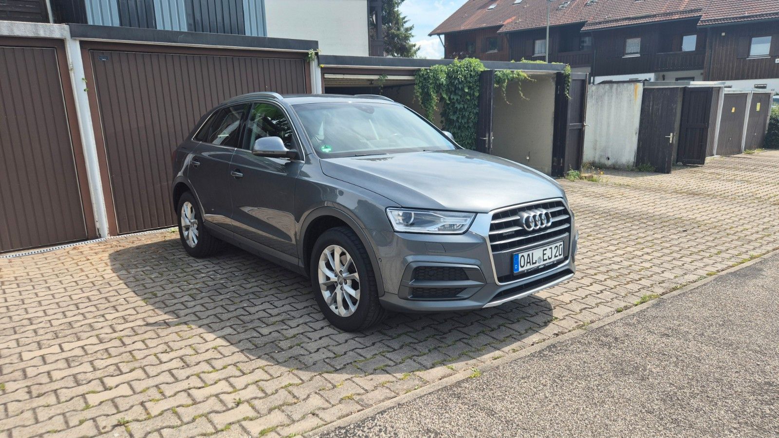 AUDI Audi Q3 2.0 TDI quattro Schalter Navi | AHK