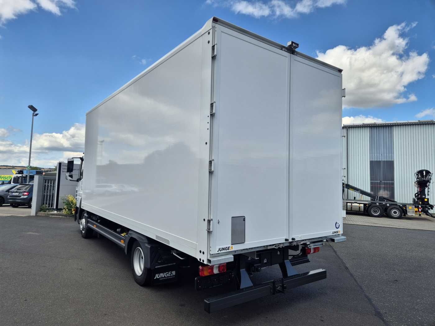 Fahrzeugabbildung Mercedes-Benz Atego 818 L Koffer, 4 Stück vorhanden