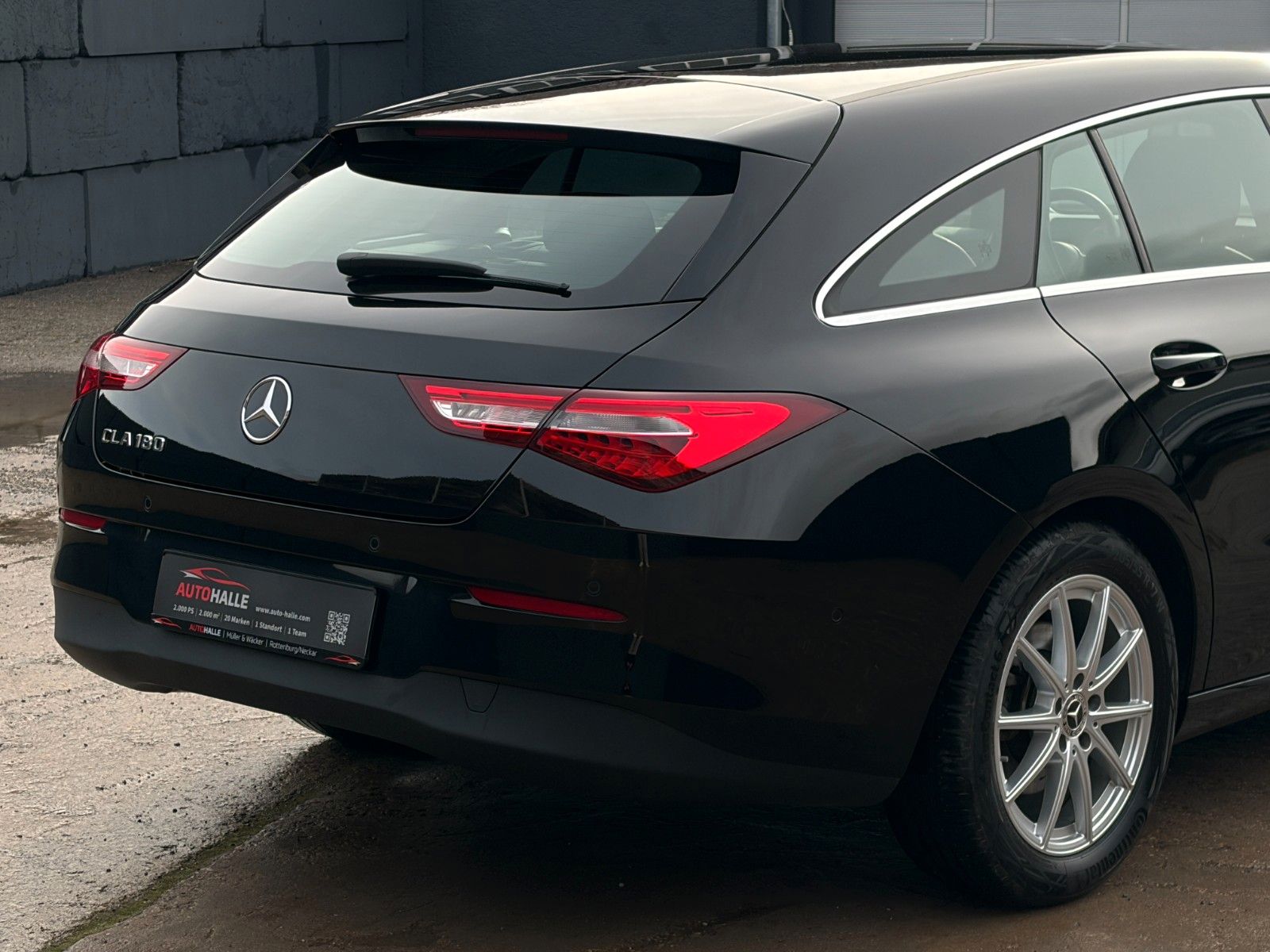 Fahrzeugabbildung Mercedes-Benz CLA 180 SB SHZ LKA TEMP MBUX Navi Wifi CarPlay