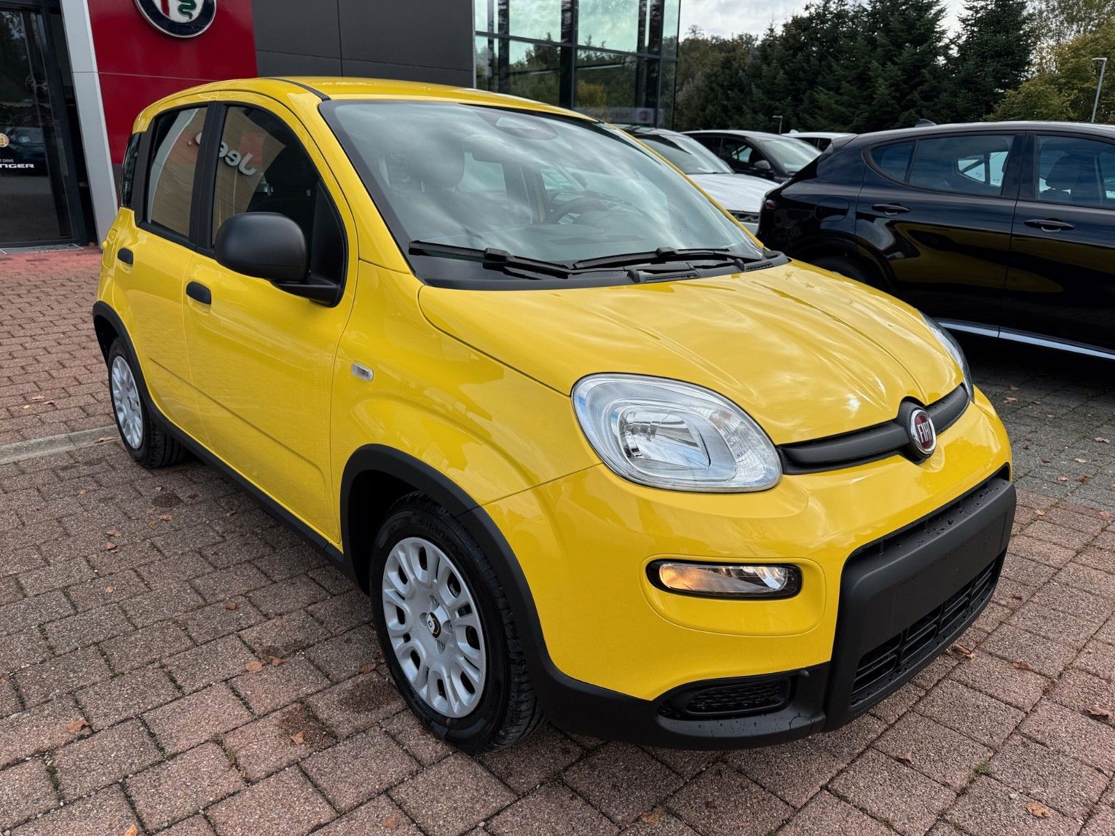 Fahrzeugabbildung Fiat Panda Pandina Hybrid 1.0 GSE 51kw (70PS) Gelb