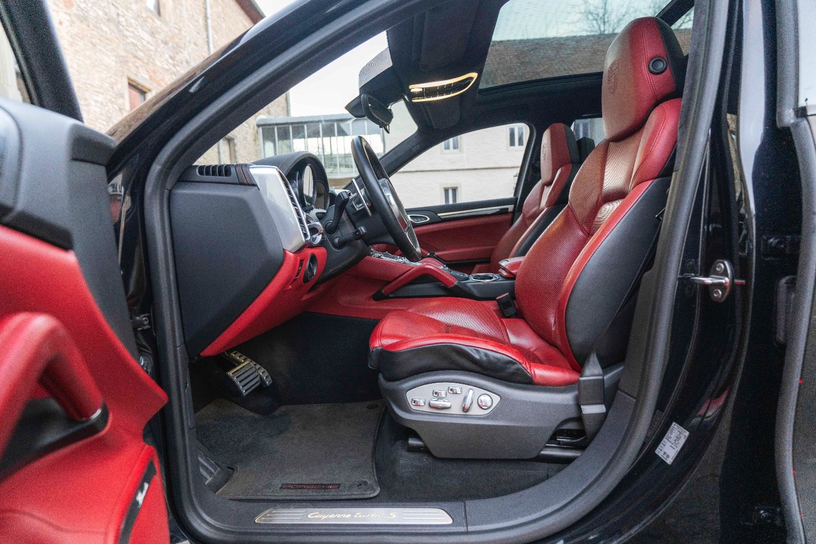 Fahrzeugabbildung Porsche Cayenne Turbo S BURMESTER SPORT-CHRONO ORI. LACK