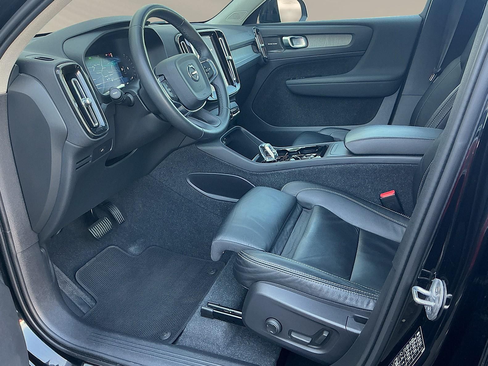 Volvo XC40 B3 DKG Dark LED PANO H&K Apple&Andro RFK foto 8
