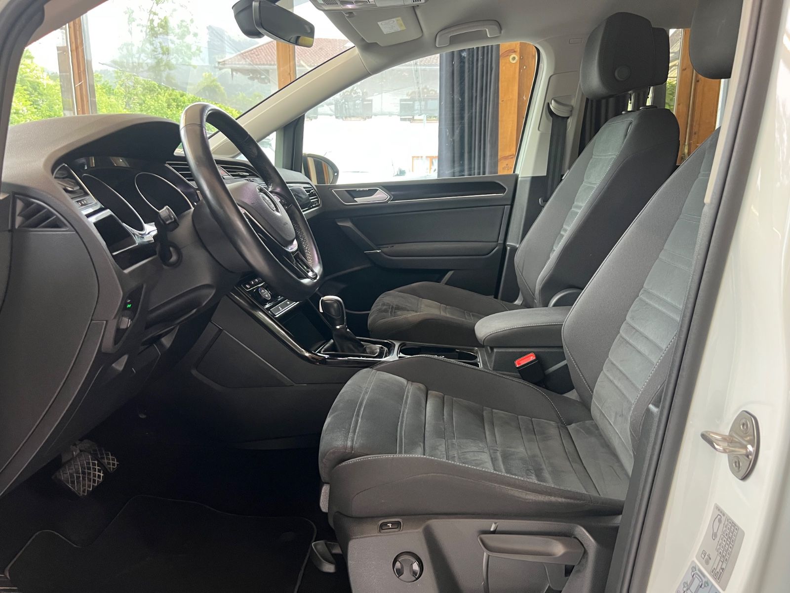 Volkswagen Touran Highline R-LINE DSG ACC AHK PDC 7-SITZER foto 18