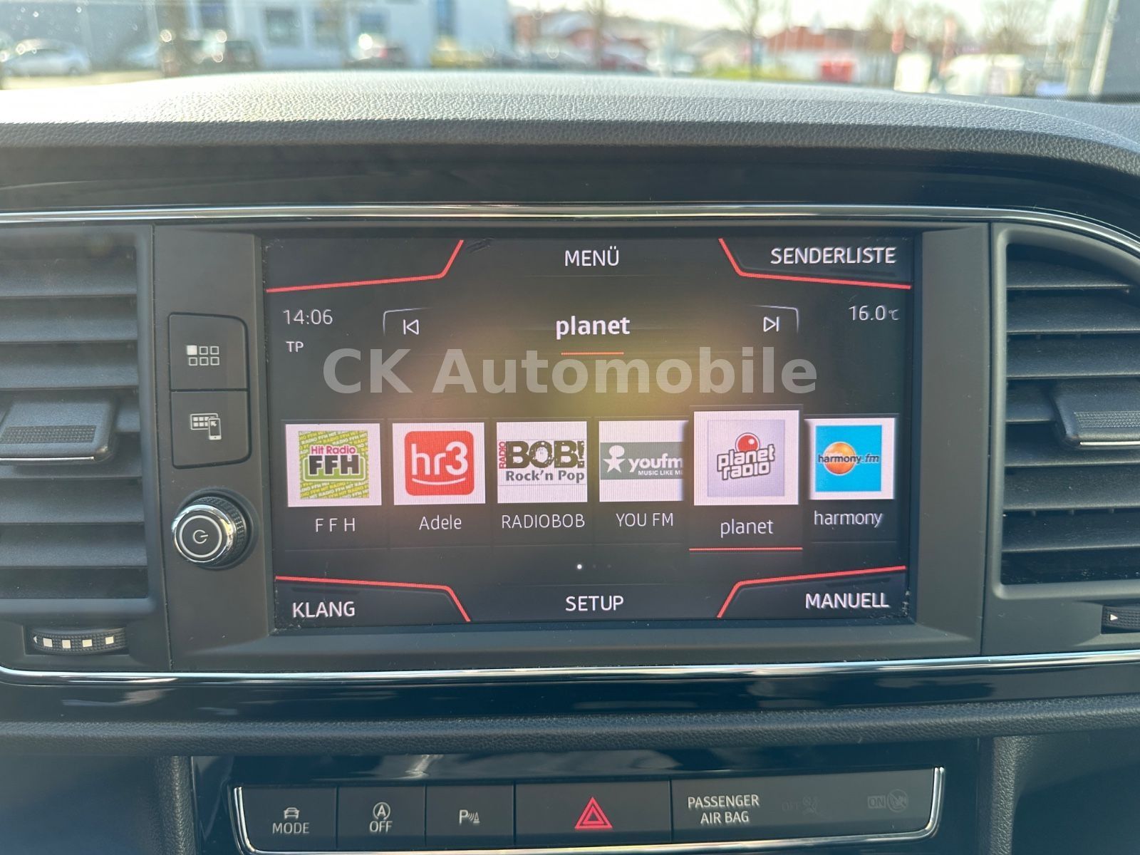 Fahrzeugabbildung SEAT Leon ST 1.5 TSI FR/Navi/Klima/LED/Tempomat/PDC