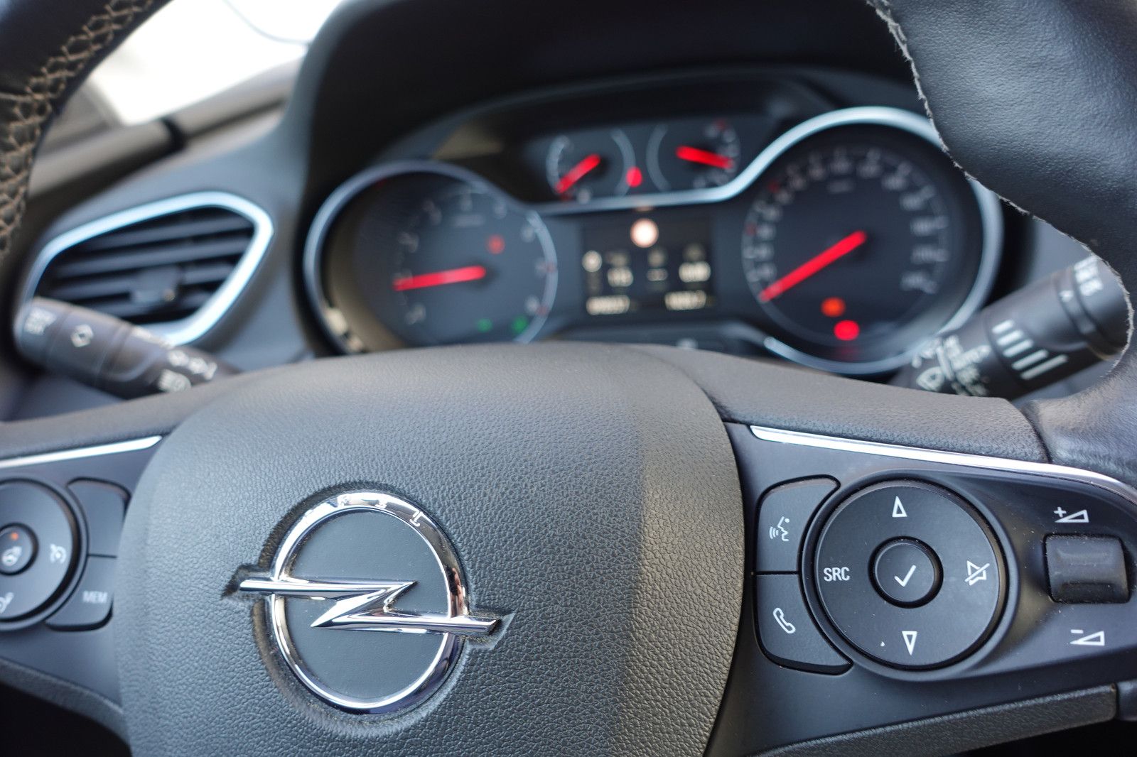 Fahrzeugabbildung Opel Grandland X 1.2Turbo AHK,Sitzh.,Navi,PDC,Kamera