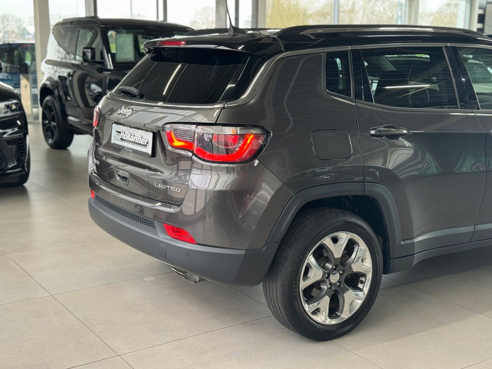 Fahrzeugabbildung Jeep Compass 1.4T Limited 4WD "Premium- + Sicht-Paket