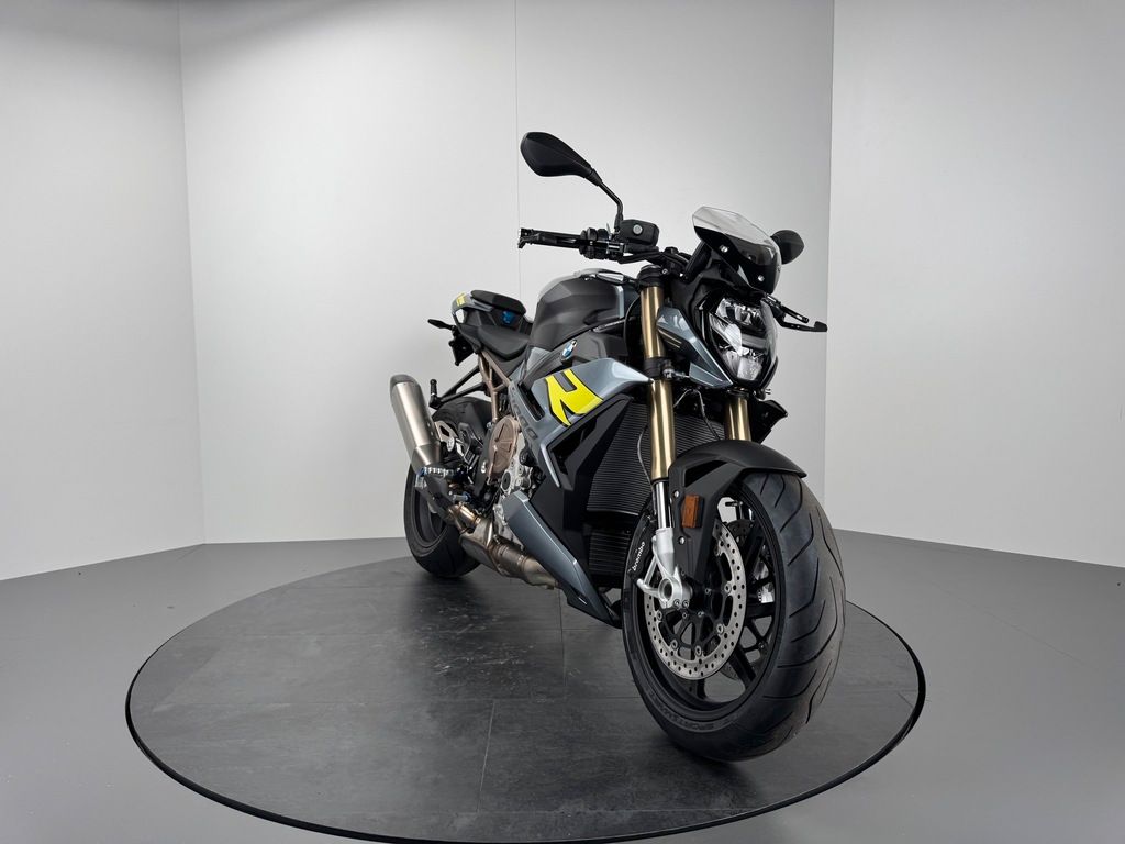 Fahrzeugabbildung BMW S1000 R *VOLLAUSSTATTUNG *SCHMIEDERÄDER