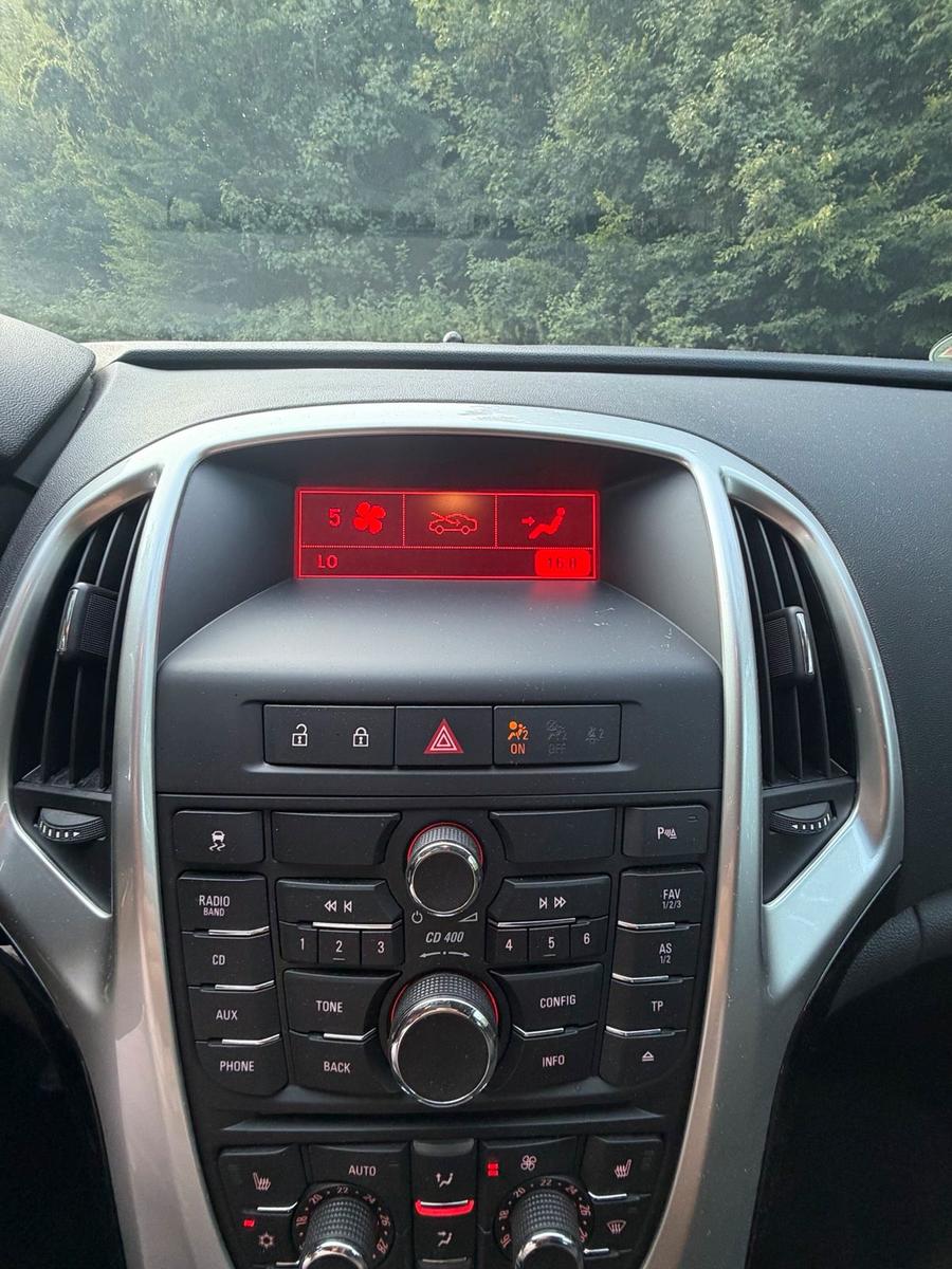 Opel Astra 2013 — photo 8