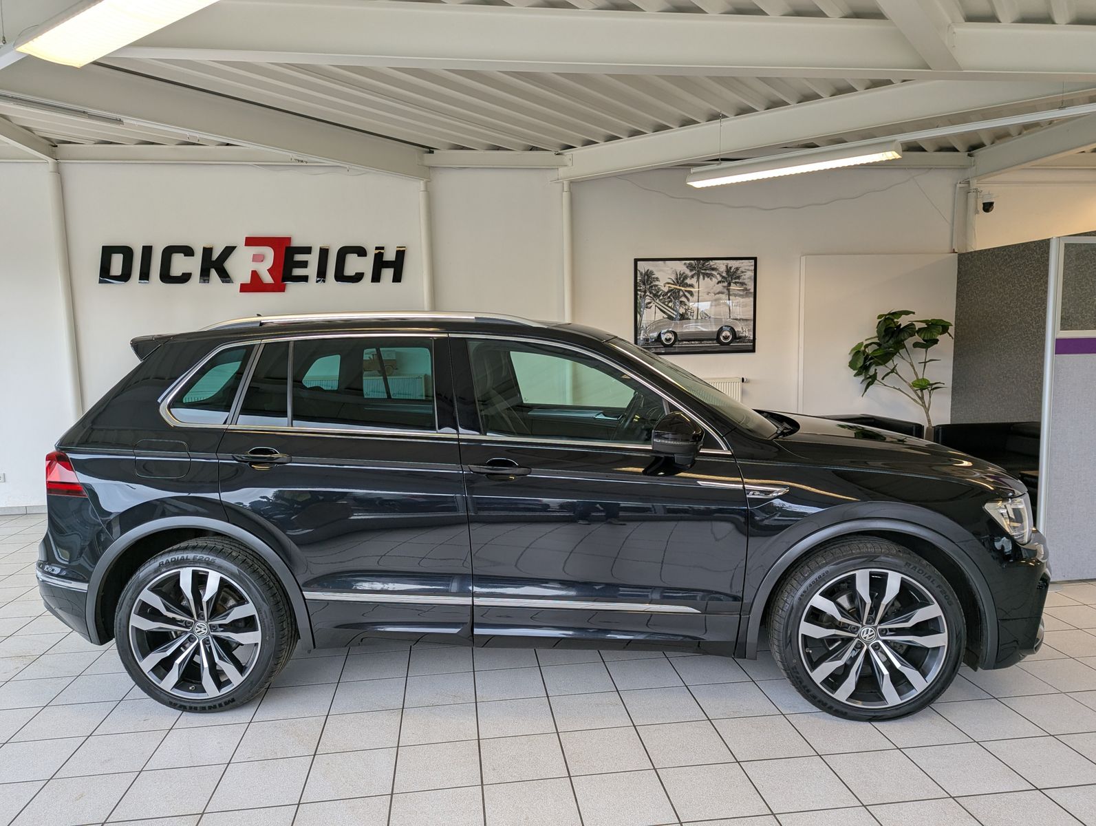VW Tiguan 2.0 TDI DSG 4M 2x R-Line Pano HUD AHK 20" - Image 33