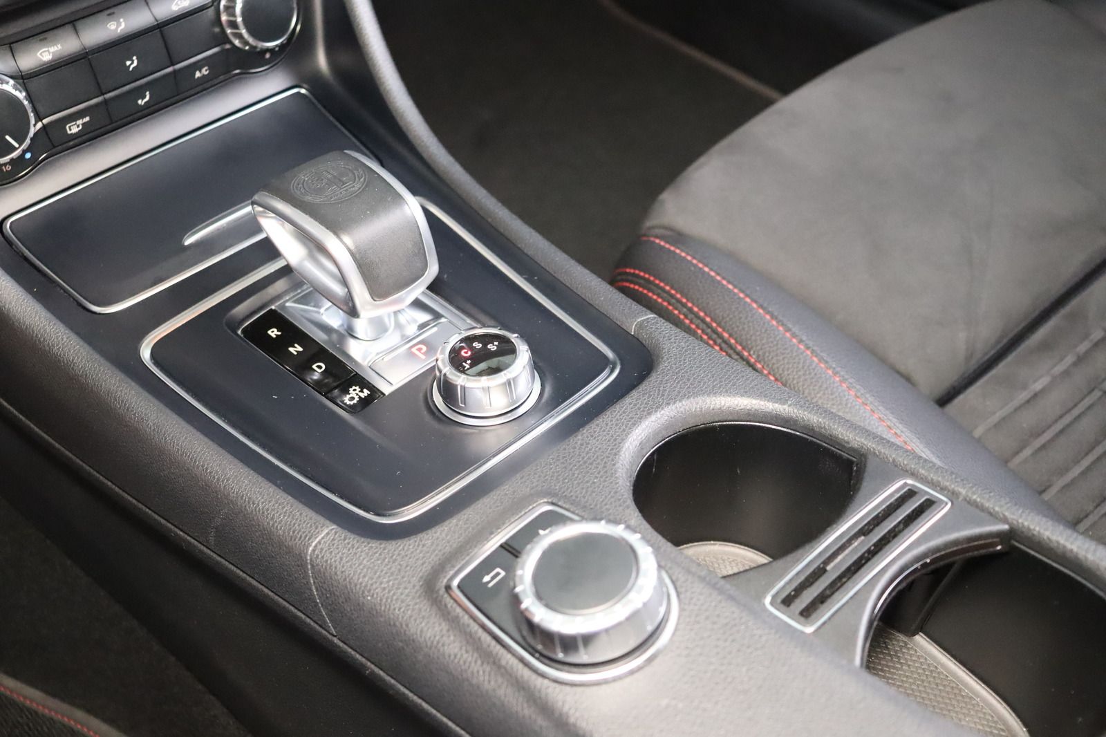 Fahrzeugabbildung Mercedes-Benz CLA 45 AMG 4Matic Coupe * Led * Navi * Alcantara