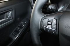 Fahrzeugabbildung Ford Kuga COOL & CONNECT NAVI PDC LED WinterPaket