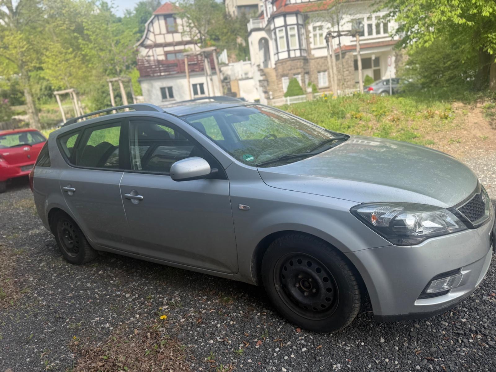 Kia cee'd 2012 — engine 1.591 cm³, 125 HP (92kW)