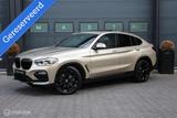 BMW X4 xDrive20i High Executive | HUD | Pano | Indiv - mit Benzin-Antrieb: Beige, Schiebedach, Geländewagen
