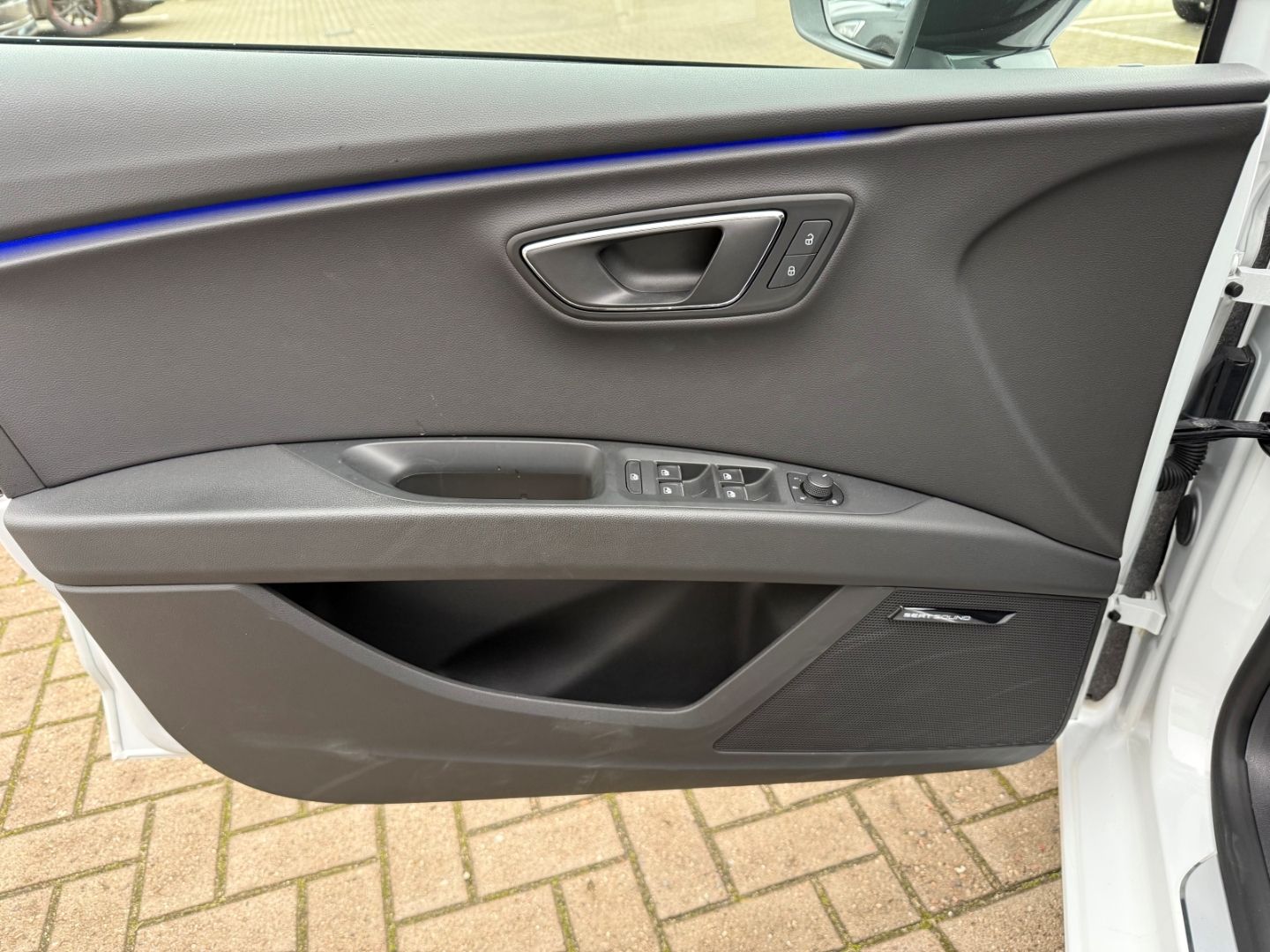 SEAT Leon FR Sportpaket El. Panodach Navi Leder Sound - Image 14