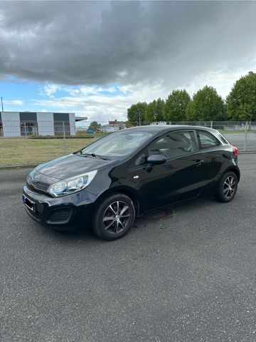 Kia Rio Diesel TÜV 02.2026 8fach bereift