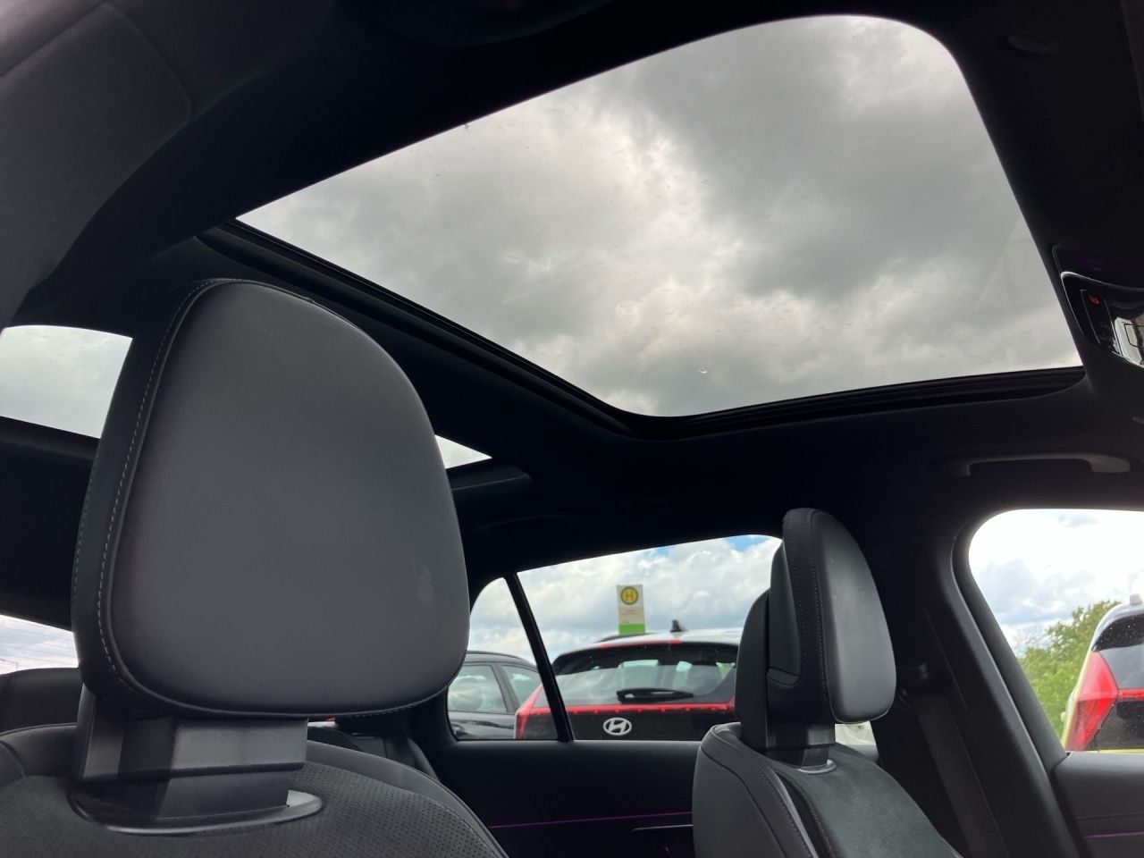 Fahrzeugabbildung Mercedes-Benz E 220 d T AMG AHK Pano Night DigitalL 360° Memor
