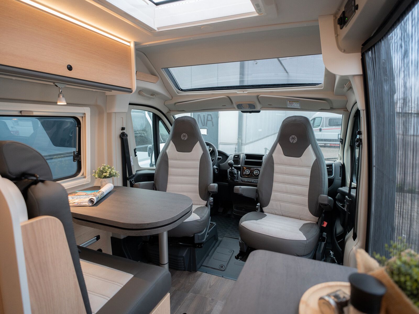 Fahrzeugabbildung Sunlight Cliff X 600