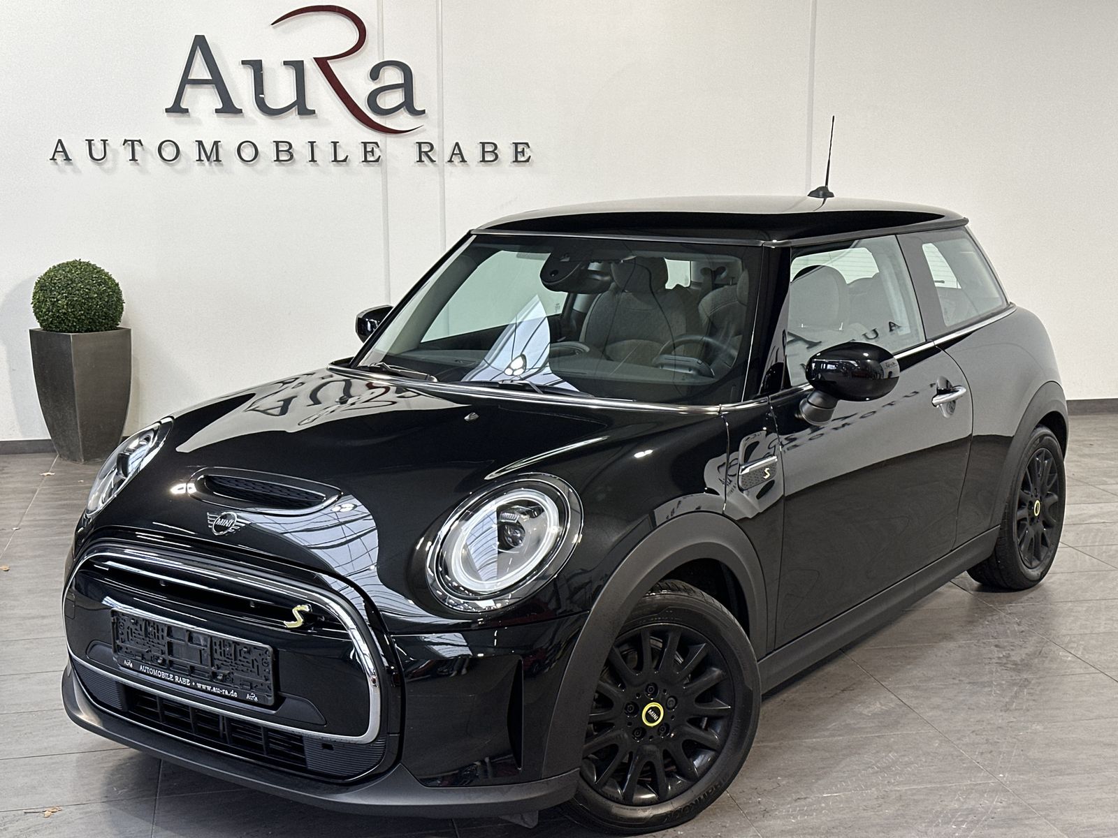 Fahrzeugabbildung MINI Cooper SE Classic Trim NAV+LED+SHZ+DRASSISTANT