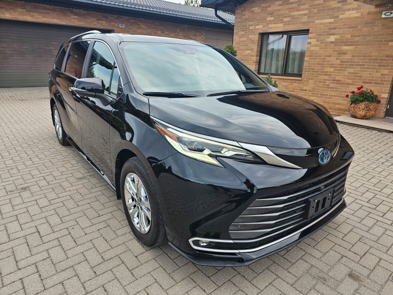 Toyota Sienna  Limited AWD 2.5 Head-Up