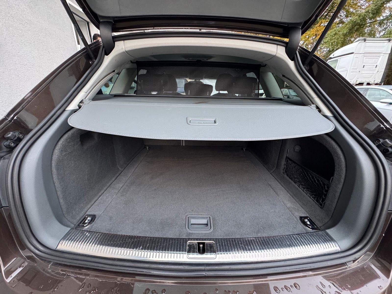 Audi A4 2012 — photo 11