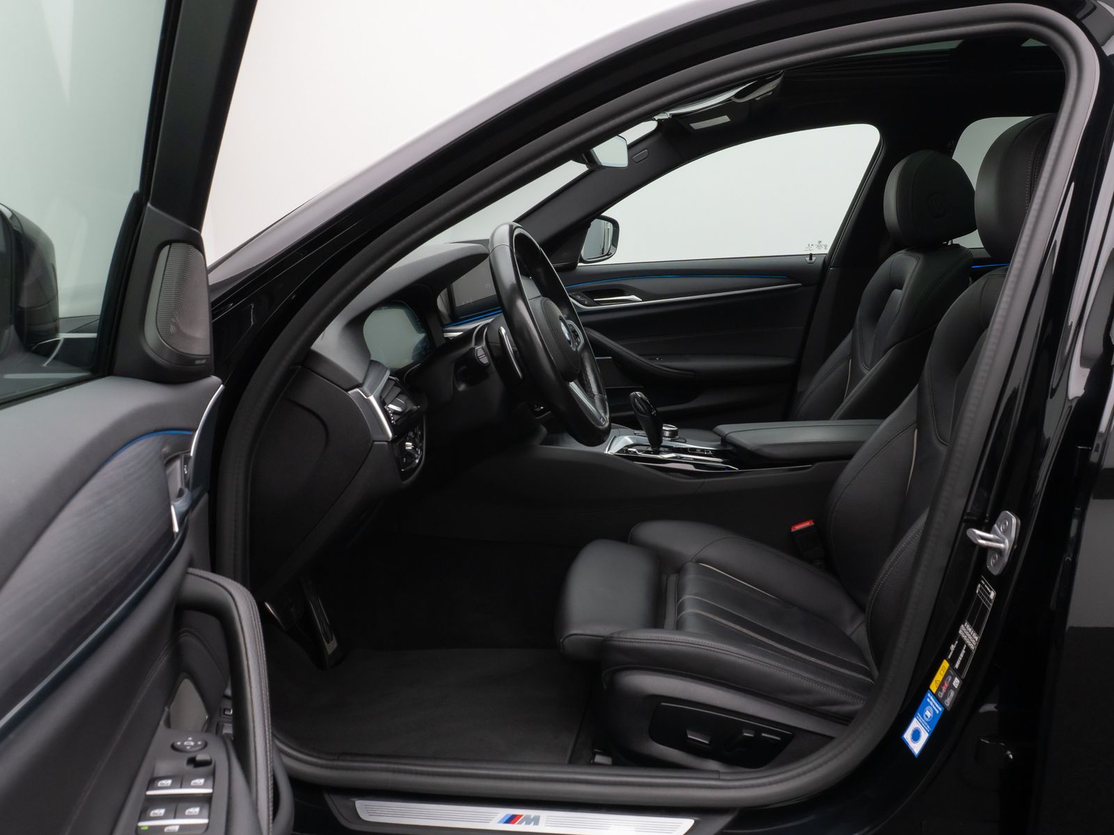 Fahrzeugabbildung BMW 530e xD M Sport Panorama HUD DAB H/K PDC AHK