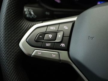 Fahrzeugverkauf 15 Volkswagen T-Roc 1.5 DSG R-Line Black AHK Pano Matrix Kame.