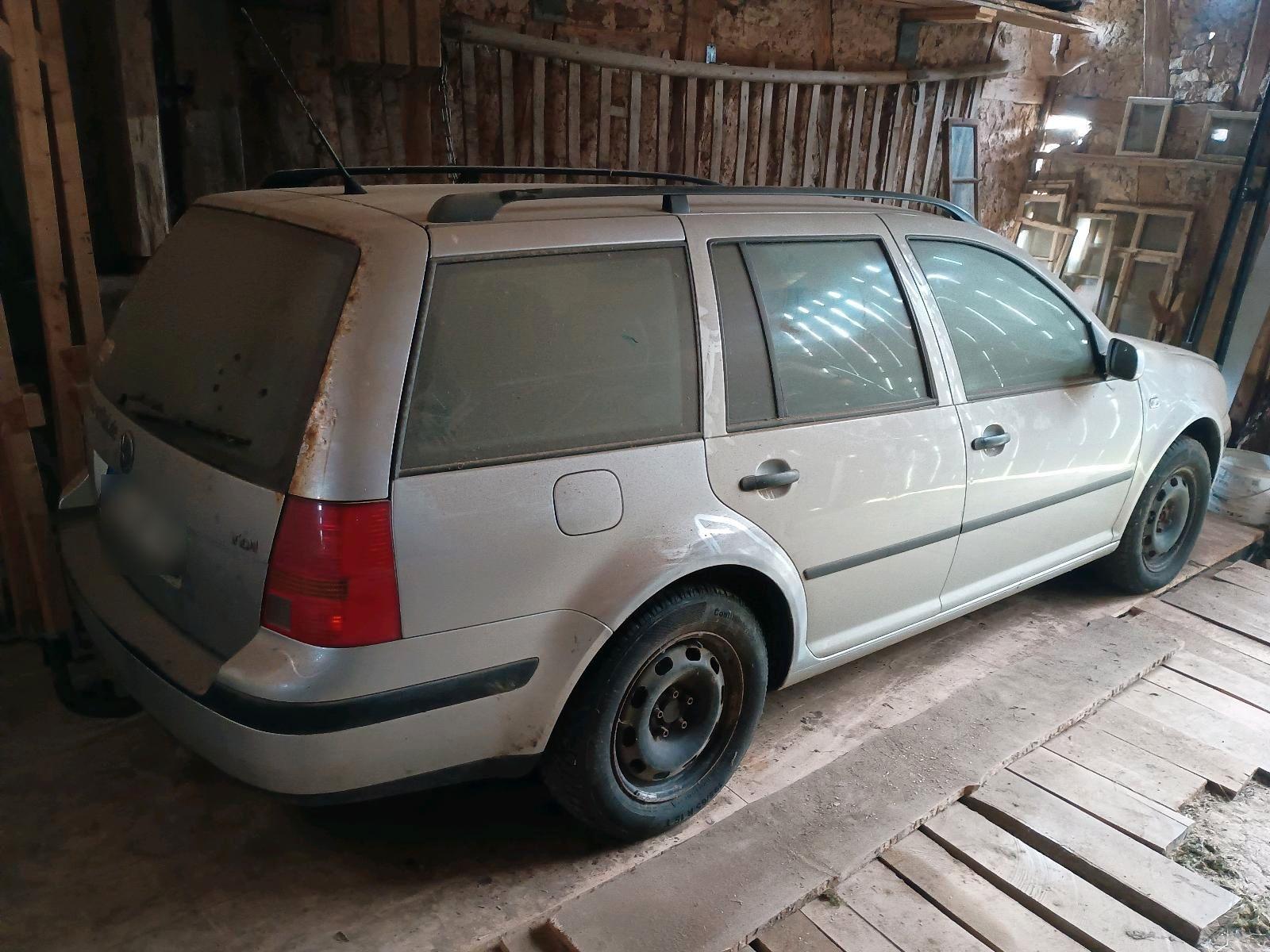 Volkswagen Golf 2005 — вигляд ззаду
