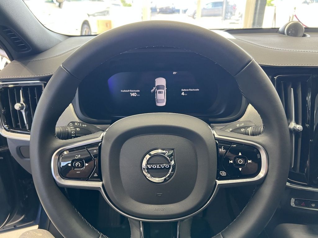 Volvo S90 T8 Ultimate Dark Recharge AWD BLIS FourC B&W