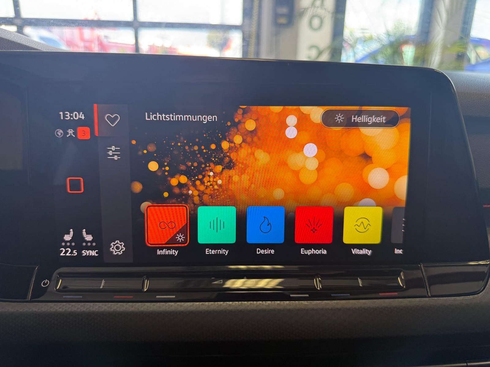 Fahrzeugabbildung Volkswagen Golf VIII Lim. Active/AHK/SCHECKHEFT/NAVI/KAMERA