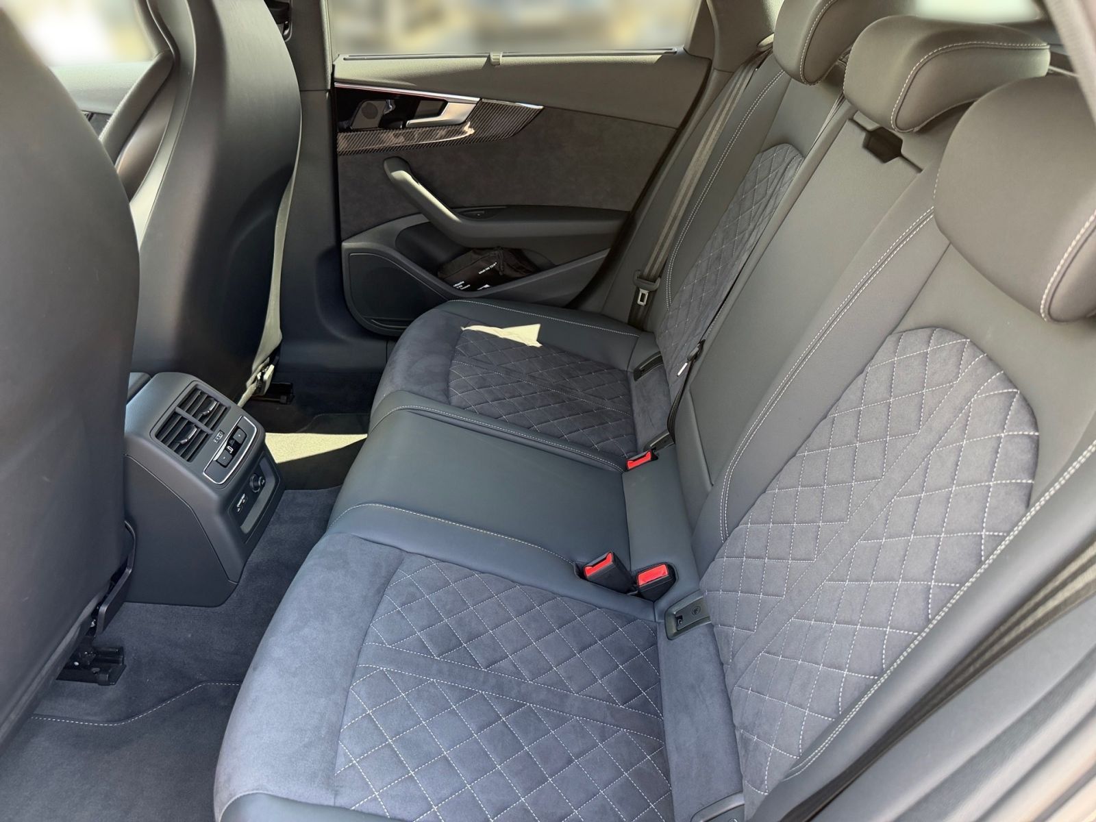 Audi A4 Avant 40 TFSI quattro S tronic S line Matrix foto 10