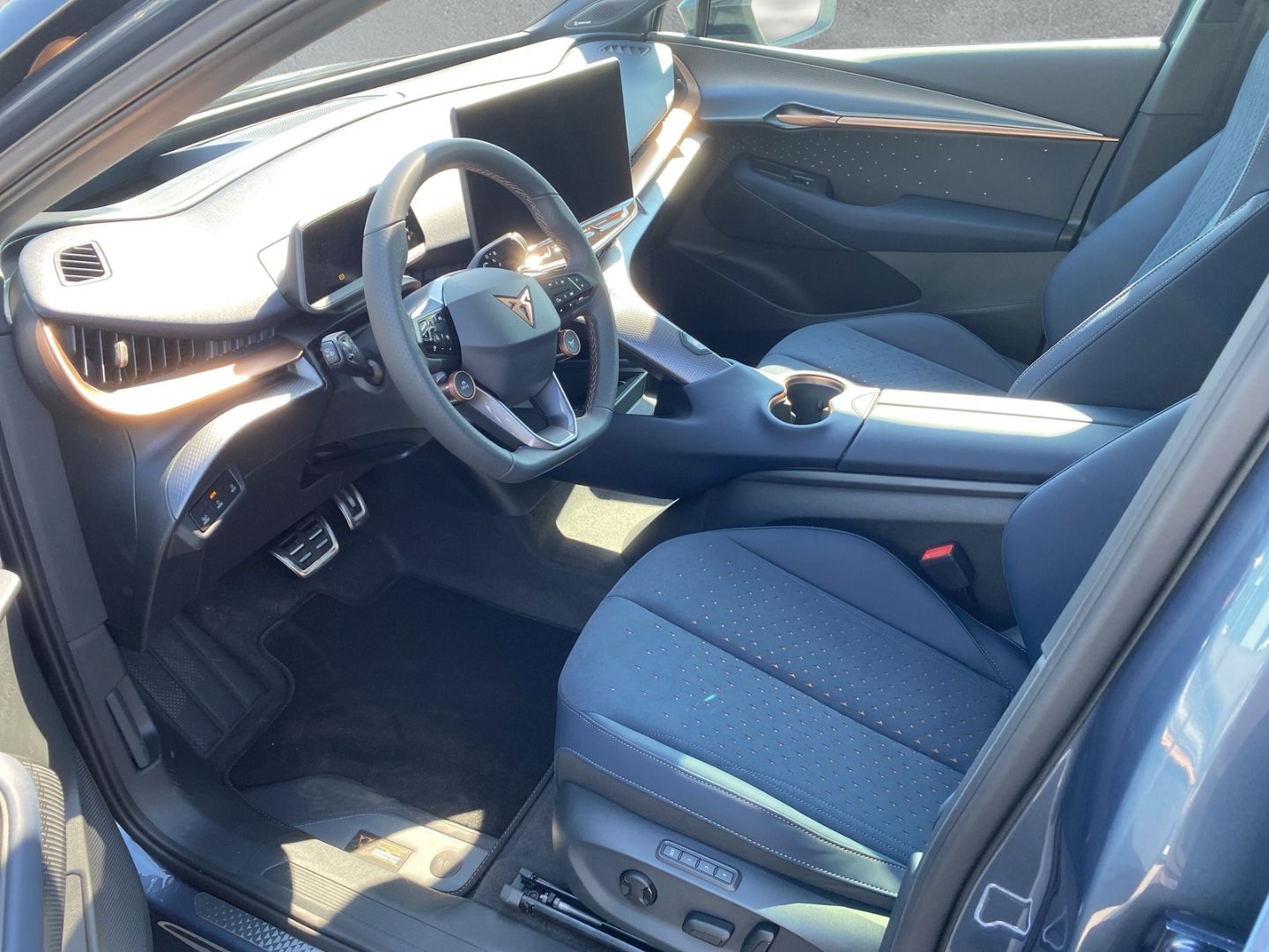 Fahrzeugabbildung CUPRA Tavascan 210 kW Endurance HUD AD El. Panodach Na
