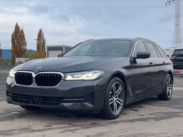 BMW 530 e XDRIVE/KAMERA/NAVI/LED/