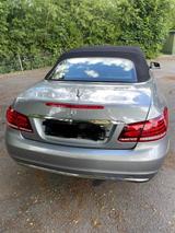 Mercedes-Benz E 200 - - graue Mercedes-Benz E 200