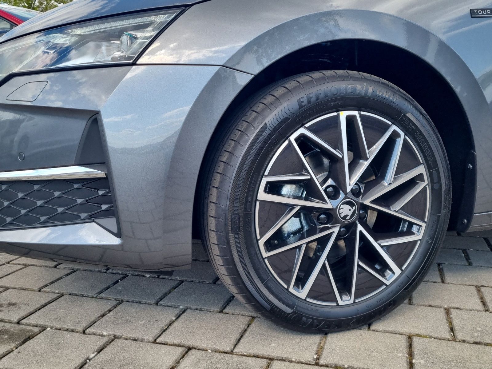 Fahrzeugabbildung SKODA Octavia Combi Tour 2.0 TDI AHK Licht&Sicht+ Win+
