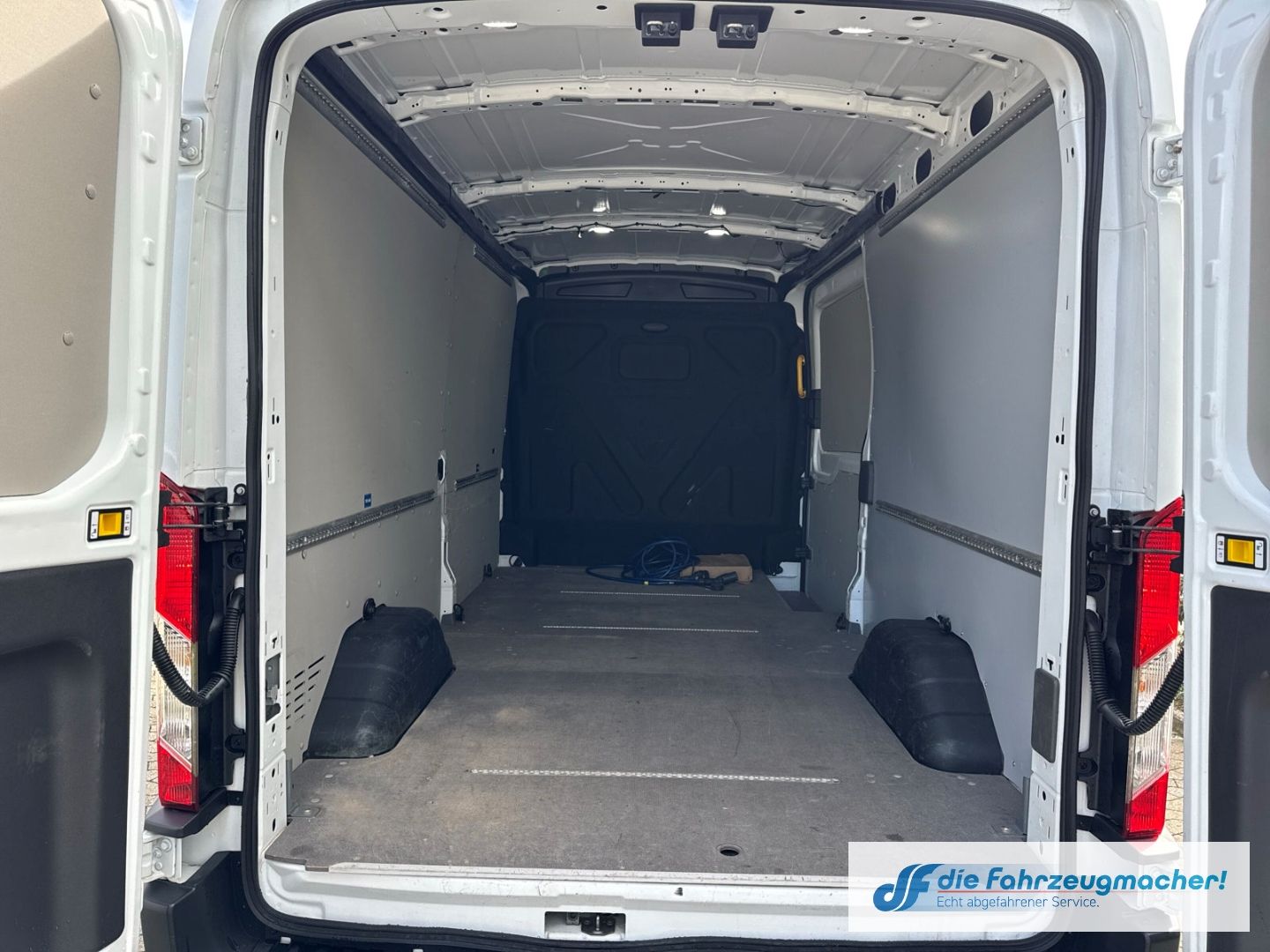 Fahrzeugabbildung Ford Transit Kasten E 350 L3 Trend Navi 360 Kamera AC
