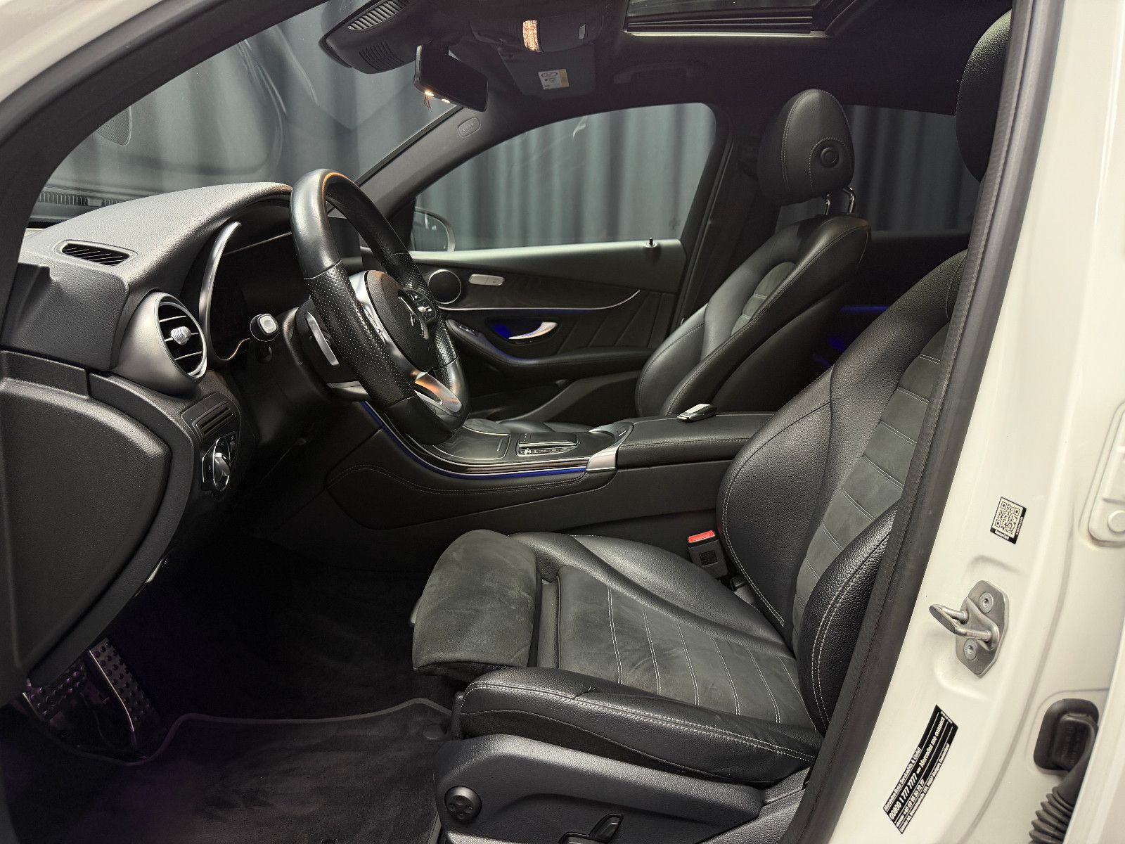 Fahrzeugabbildung Mercedes-Benz GLC 300 d Coupe 4Matic |AMG-LINE|AHK|PANO|LED