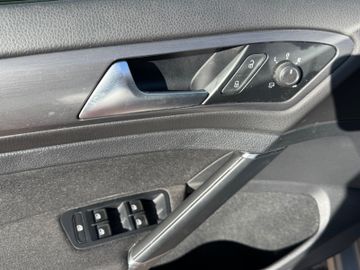 Volkswagen Golf - 11