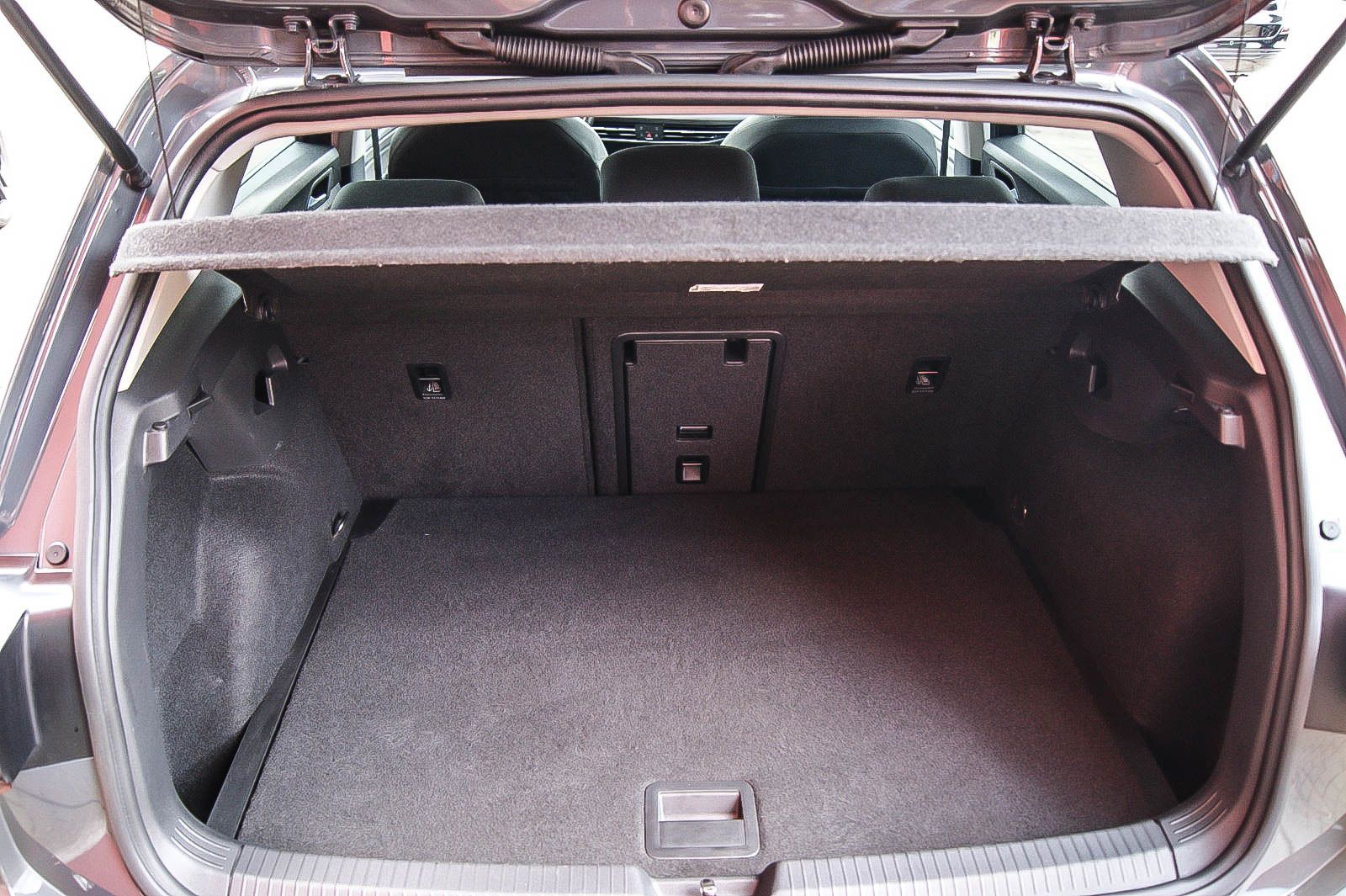 Fahrzeugabbildung Volkswagen Golf VIII 1.5 TSI ''1st EDITION'' PANORAMA VIRTU